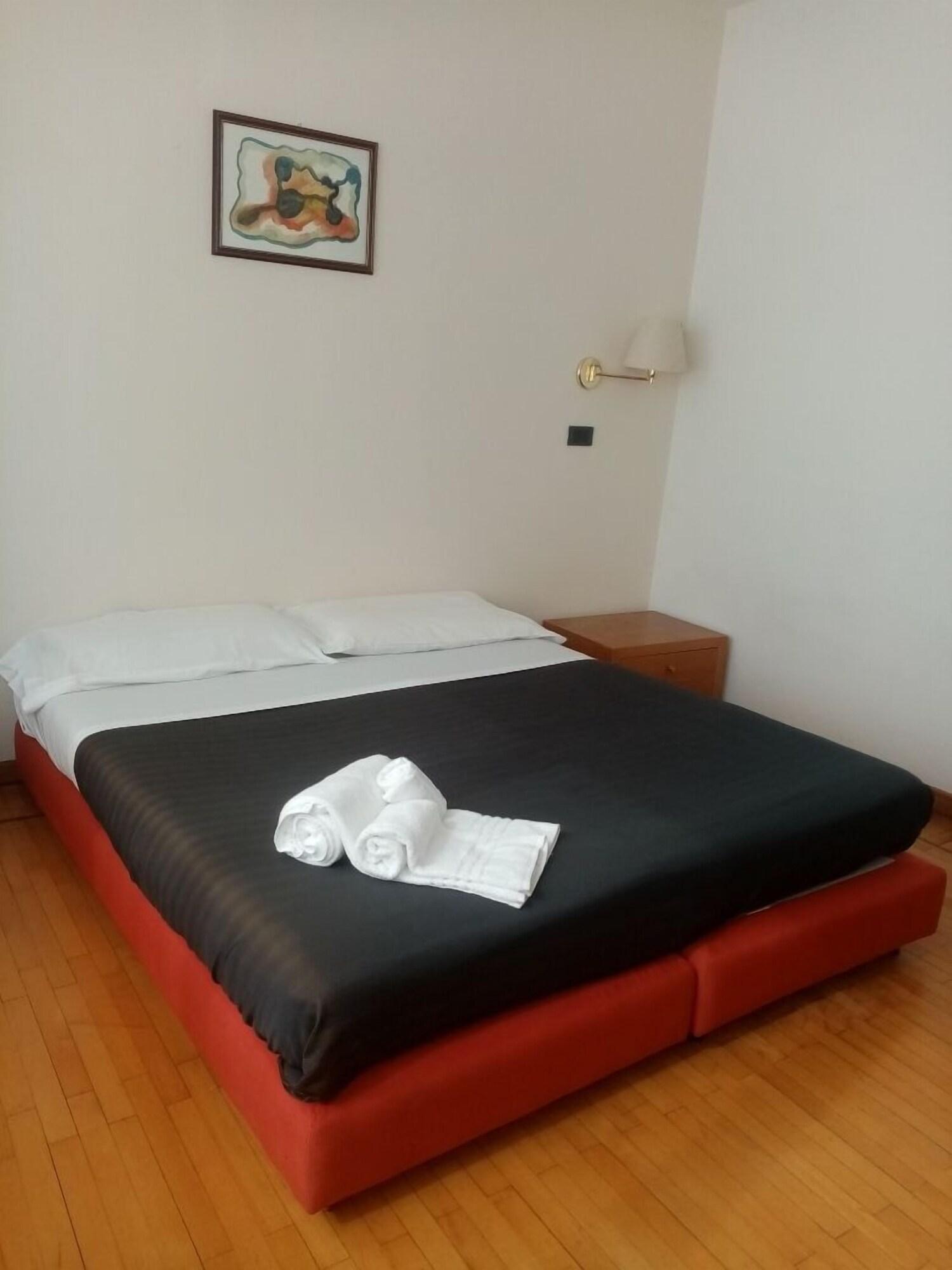 Hotel Cavalieri ピネローロ エクステリア 写真