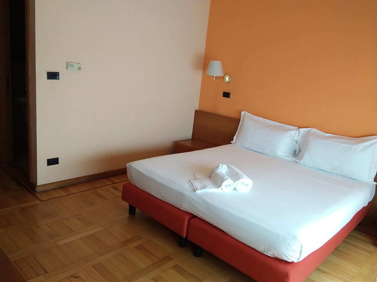 Hotel Cavalieri ピネローロ エクステリア 写真