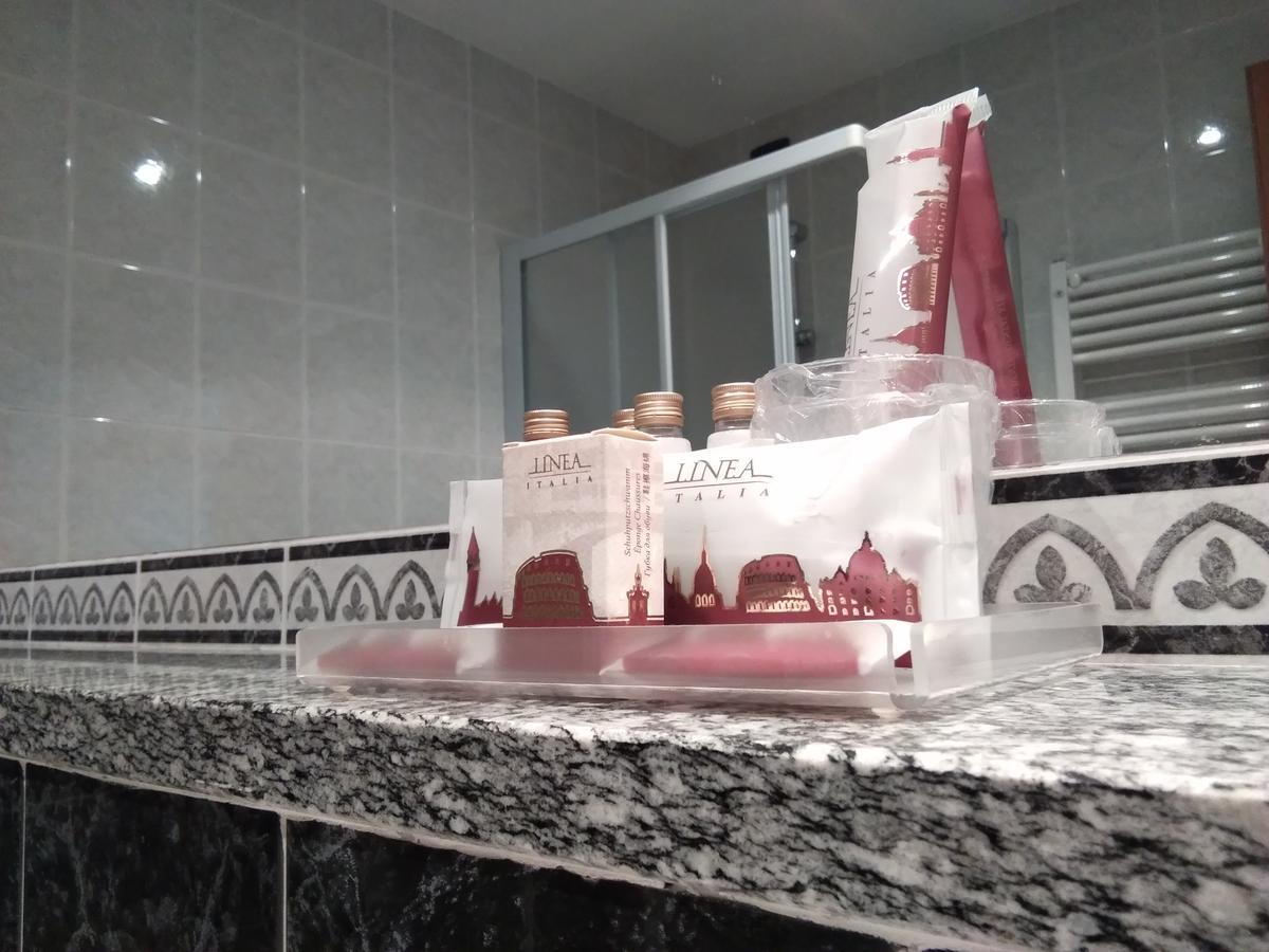 Hotel Cavalieri ピネローロ エクステリア 写真